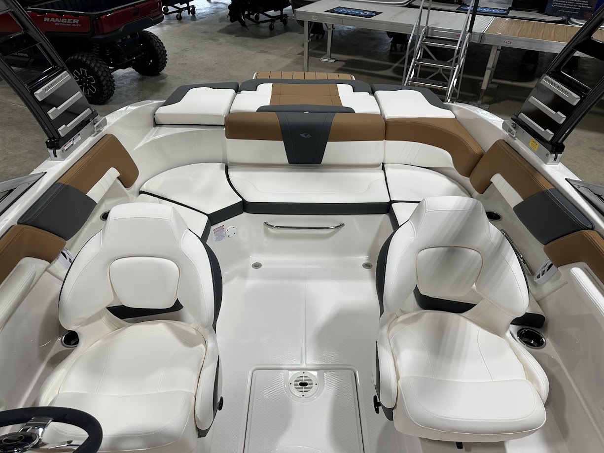 2024 Chaparral SSI 23 SPORT. 300hp 6.2 V8 Bravo 3! Wakeboard tower! - Photo 14